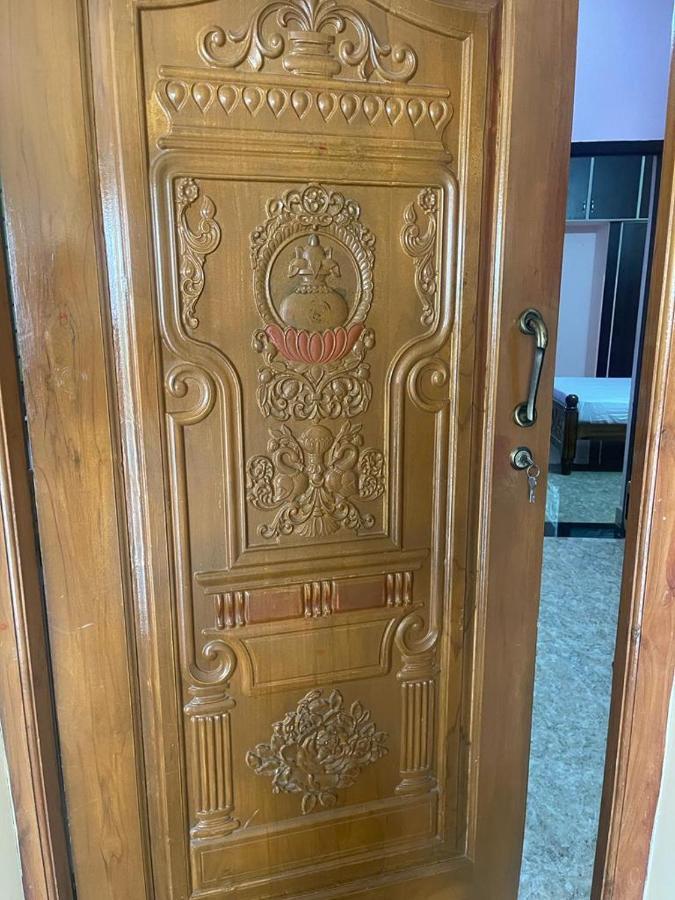 White Home Service Apartment 2Bhk Madurai Extérieur photo